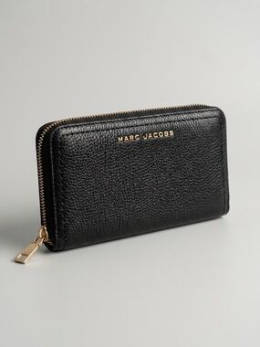 Authentic Marc Jacobs Black Leather Zippy  Wallet